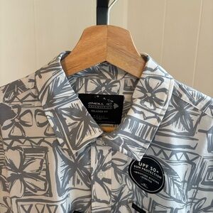 O’Neill NWT Traveler UPF 50+ Gray Traverse Hawaii Short Sleeve Shirt Small